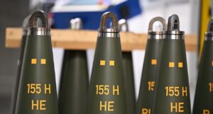 Сили оборони України отримали нові артилерійські снаряди від Rheinmetall Rheinmetall уперше передав Україні новітні снаряди RH1412: чому це важливо