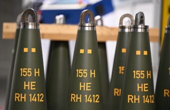 Сили оборони України отримали нові артилерійські снаряди від Rheinmetall Rheinmetall уперше передав Україні новітні снаряди RH1412: чому це важливо