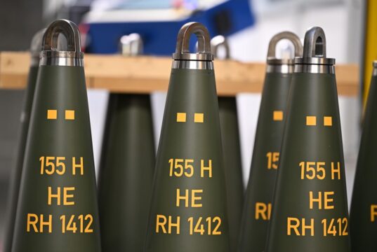 Сили оборони України отримали нові артилерійські снаряди від Rheinmetall Rheinmetall уперше передав Україні новітні снаряди RH1412: чому це важливо