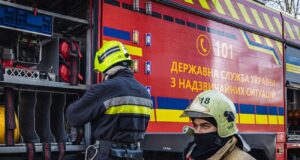 Серія атак на Харків: російські удари безпілотниками та авіабомбами РФ з обіду безперервно атакує Харків дронами та КАБом: спалахнула пожежа, є поранені
