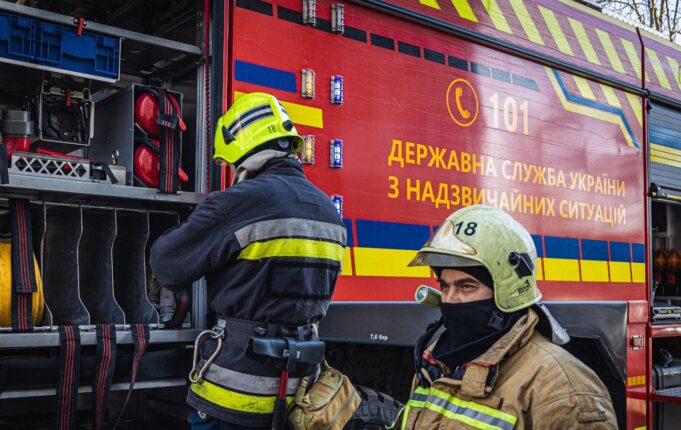 Серія атак на Харків: російські удари безпілотниками та авіабомбами РФ з обіду безперервно атакує Харків дронами та КАБом: спалахнула пожежа, є поранені