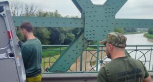 Віддали прикордонникам ДПСУ: з Польщі депортували 29-річного українця — що він накоїв Віддали-прикордонникам-ДПСУ:-з Польщі-депортували-29-річного-українця —-що він-накоїв