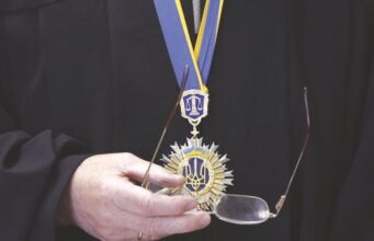 ВРП без розгляду повернула скаргу щодо судді Залізничного райсуду Львова Іванни Іванюк, дружини одіозного Володимира... ВРП без розгляду повернула скаргу щодо судді Залізничного райсуду Львова Іванни Іванюк, дружини одіозного Володимира...