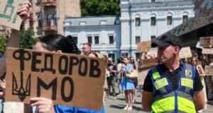 Протести в Україні проти відставки Михайла Федорова: тисячі людей вийшли на вулиці «Культу-особи-немає.-Ми-вийшли-за-реформи»:-чому-українці-мітингують-після-відставки-Федорова