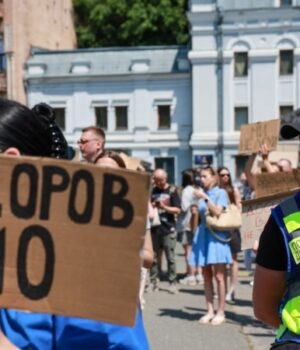 «Культу-особи-немає.-Ми-вийшли-за-реформи»:-чому-українці-мітингують-після-відставки-Федорова