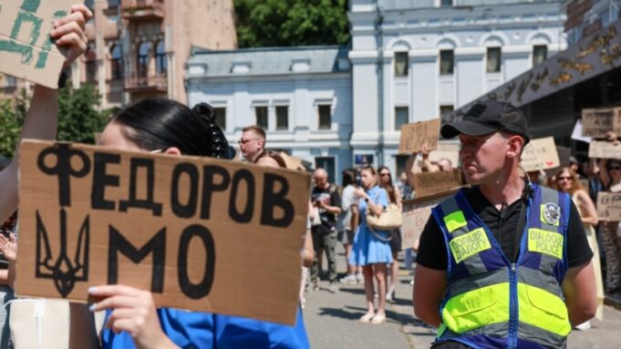 Протести в Україні проти відставки Михайла Федорова: тисячі людей вийшли на вулиці «Культу-особи-немає.-Ми-вийшли-за-реформи»:-чому-українці-мітингують-після-відставки-Федорова