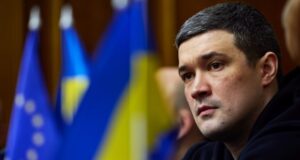 Зеленський звільнив Федорова з посади міністра оборони: нові призначення та протести в Києві «Вова,-ти-знов-обрав-совок»-Між-Сирським-і-Федоровим-Зеленський-обрав-головкома-Але-призначив-у.