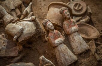 Для потойбічних розваг: в гробницях династії Хань знайшли дошки для настільної гри Для-потойбічних-розваг:-в-гробницях-династії-Хань-знайшли-дошки-для-настільної-гри