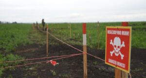 Україна: гуманітарне розмінування та його виклики 174-тисячі-квадратних-кілометрів-небезпеки:-як-розміновують-Україну