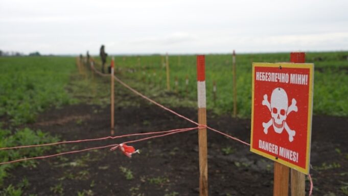 Україна: гуманітарне розмінування та його виклики 174-тисячі-квадратних-кілометрів-небезпеки:-як-розміновують-Україну