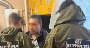 СБУ затримала подвійного агента, який коригував обстріли Слов’янська Коригував-обстріли-Слов'янська-–-СБУ-затримала-подвійного-агента-фсб-та-гру