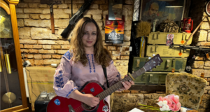Музикантка Христина Панасюк: від волонтерства до служби в морській піхоті України «Уся-пахла-війною,-але-йшла-на-заняття-до-дітей»:-музикантка-й-військова-Христина-Панасюк-про.