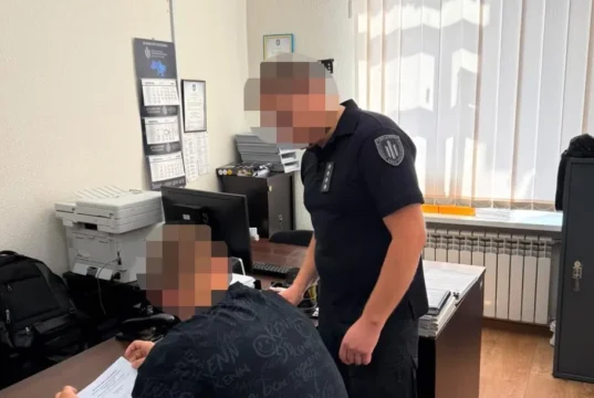 Поліцейському з Полтави повідомили про підозру після доставлення чоловіка до ТЦК Поліцейському з Полтави повідомили про підозру після доставлення чоловіка до ТЦК
