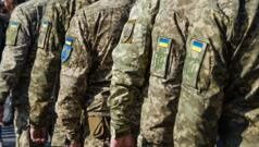 Військові звинувачують командування у тиску через протести проти відставки міністра оборони Командири-тиснуть-на-військових-через-картонкові-протести?-Офіс-президента-відреагував