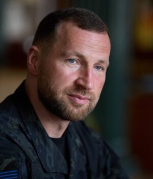 «Йому-не-вийде-навішати-на-вуха».-Чому-Зеленський-довірив-Міноборони-Хмарі? «Йому-не-вийде-навішати-на-вуха».-Чому-Зеленський-довірив-Міноборони-Хмарі?