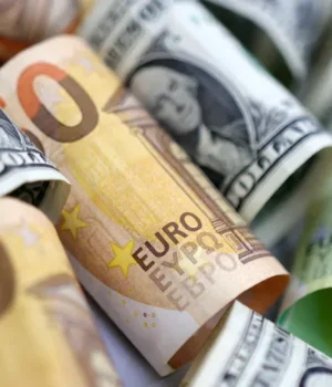 8e05d91_251162_dollar_euro5_reuters_1.webp 18 липня НБУ тримає незмінним курс долара, євро та злотого