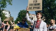 Звільнення міністра оборони України: контекст та наслідки Україна-перемагала,-а-потім-міністра-оборони-звільнили-–-огляд-ЗМІ