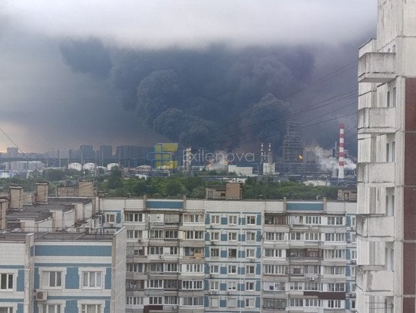 Паніка в РФ: українські дони знищили склади “російського Амазону” Паніка-в-РФ:-українські-дони-знищили-склади-“російського-Амазону”