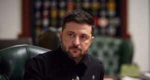 Засідання Ставки: Зеленський обговорить постачання зброї для фронту Зеленський анонсував Ставку у понеділок: чого чекати від нової наради