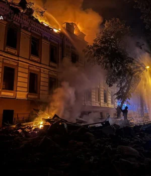 Кількість-постраждалих-у-Києві-зросла-до-семи-після-ракетної-атаки-рф Кількість-постраждалих-у-Києві-зросла-до-семи-після-ракетної-атаки-рф