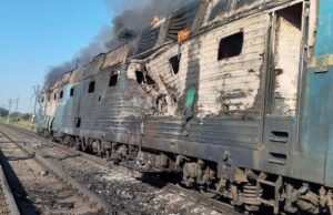 Атака дрона на пасажирський поїзд у Запорізькій області: постраждала провідниця Росіяни знову атакували пасажирський поїзд на Запоріжжі, постраждала провідниця