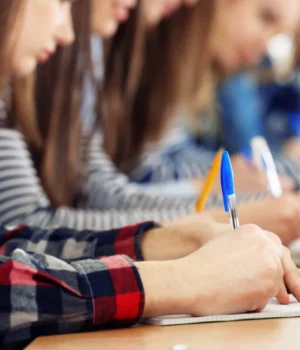 uchen_student.webp В Україні стартував прийом заяв до вишів