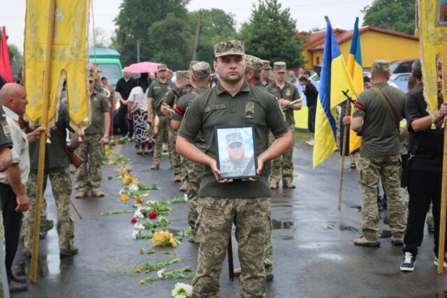На Волині попрощалися із 28-річним Героєм Павлом Шамрилом На-Волині-попрощалися-із-28-річним-Героєм-Павлом-Шамрилом