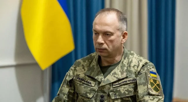 Командувачі ВМС і ДШВ публічно підтримали Сирського Командувачі ВМС і ДШВ публічно підтримали Сирського