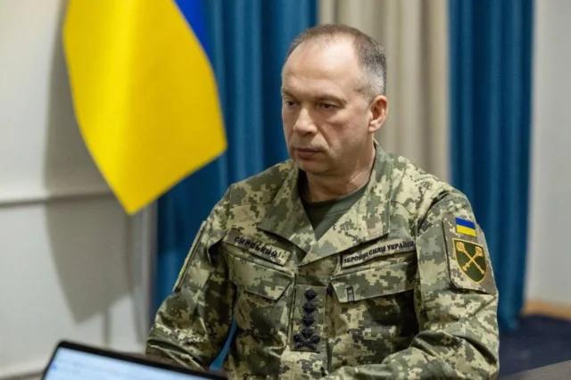 Командувачі ВМС і ДШВ публічно підтримали Сирського Командувачі ВМС і ДШВ публічно підтримали Сирського