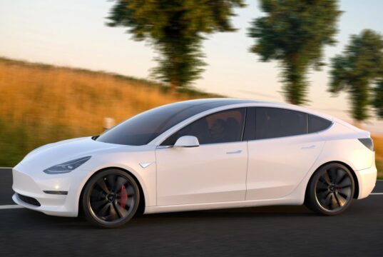 Власник Tesla рік не чистив радіатор і показав, скільки бруду там накопичилося Власник-tesla-рік-не-чистив-радіатор-і-показав,-скільки-бруду-там-накопичилося