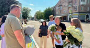 Нововолинськ зустрів військовослужбовця, звільненого з полону У-Нововолинську-зустріли-звільненого-з-полону-захисника-«Азовсталі»-Володимира-Фаброго