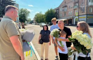 Нововолинськ зустрів військовослужбовця, звільненого з полону У-Нововолинську-зустріли-звільненого-з-полону-захисника-«Азовсталі»-Володимира-Фаброго