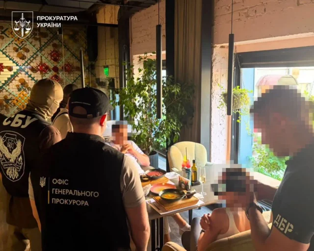 Генпрокуратура викрила адвоката, який вимагав $14 тисяч за вирішення справи в суді Генпрокуратура викрила адвоката, який вимагав $14 тисяч за вирішення справи в суді