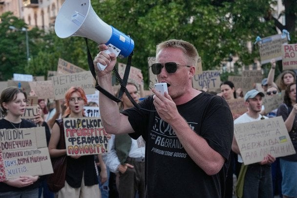 У Києві та інших містах вже п’ятий день тривають протести (фото, відео) У-Києві-та-інших-містах-вже-п’ятий-день-тривають-протести-(фото,-відео)