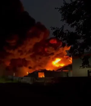 У-ленінградській-області-рф-сталася-масштабна-пожежа-на-виробництві-полімерних-матеріалів У-ленінградській-області-рф-сталася-масштабна-пожежа-на-виробництві-полімерних-матеріалів