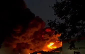 Масштабна пожежа на виробництві полімерних матеріалів у Ленінградській області У-ленінградській-області-рф-сталася-масштабна-пожежа-на-виробництві-полімерних-матеріалів