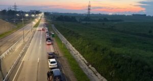 Дефіцит бензину в Росії: села страждають від наслідків атак на НПЗ «У-нас-же-реально-йде-війна»-Як-паливна-криза-змінила-життя-росіян-і-кого-вони.