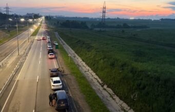 Дефіцит бензину в Росії: села страждають від наслідків атак на НПЗ «У-нас-же-реально-йде-війна»-Як-паливна-криза-змінила-життя-росіян-і-кого-вони.