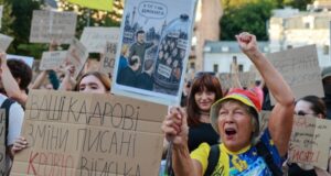 Протести в Україні: вимоги до президента щодо кадрових змін у військовому керівництві Часу-–-до-п’ятниці.-Протестувальники-очікують-рішення-президента-України-і-далі-критикують-головнокомандувача-ЗСУ-Сирського