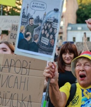 Часу-–-до-п’ятниці.-Протестувальники-очікують-рішення-президента-України-і-далі-критикують-головнокомандувача-ЗСУ-Сирського Часу-–-до-п’ятниці.-Протестувальники-очікують-рішення-президента-України-і-далі-критикують-головнокомандувача-ЗСУ-Сирського