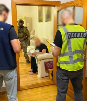Вкрали-понад-600-тисяч-євро-–-на-Дніпропетровщині-викрили-групу-шахраїв Вкрали-понад-600-тисяч-євро-–-на-Дніпропетровщині-викрили-групу-шахраїв