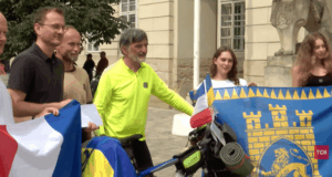 Жодної краплі води: французький інженер здійснив дивовижну мaндрівку заради України Жодної-краплі-води:-французький-інженер-здійснив-дивовижну-мaндрівку-заради-України
