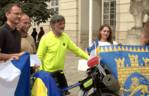 Жодної краплі води: французький інженер здійснив дивовижну мaндрівку заради України Жодної-краплі-води:-французький-інженер-здійснив-дивовижну-мaндрівку-заради-України