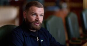 Президент України обговорив зміни у ветеранській політиці з Героєм України Сергієм Волинським Зеленський зустрівся з героєм “Азовсталі” щодо ветеранської політики