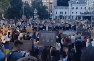 У Києві сьомий день тривають протести: чи прийшли люди після відставки Сирського (відео) У-Києві-сьомий-день-тривають-протести:-чи-прийшли-люди-після-відставки-Сирського-(відео)