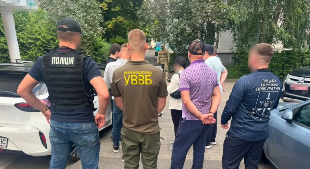 На Волині затримали чоловіка, який вимагав 20 тисяч доларів у рідних прикордонника На-Волині-затримали-чоловіка,-який-вимагав-20-тисяч-доларів-у-рідних-прикордонника