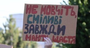 Протести в Україні: відставка генерала Сирського та історичні паралелі «Картонковий-майдан»-та-історія-України:-Одні-–-застерігають,-інші-–-захоплюються