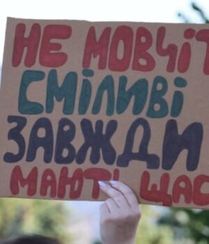 «Картонковий-майдан»-та-історія-України:-Одні-–-застерігають,-інші-–-захоплюються
