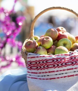 Яблучний-Спас-в-Україні:-що-святять-у-церкві-та-що-зробити-для-міцного-здоров’я Яблучний-Спас-в-Україні:-що-святять-у-церкві-та-що-зробити-для-міцного-здоров’я