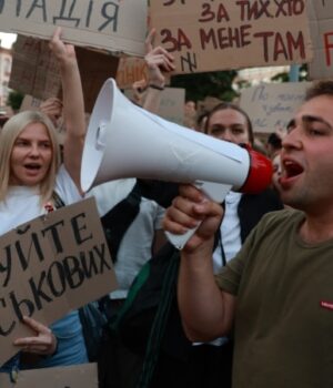«На-килим»-за-допис-у-соцмережах.-Що-дозволено-військовим,-а-що-–-ні?